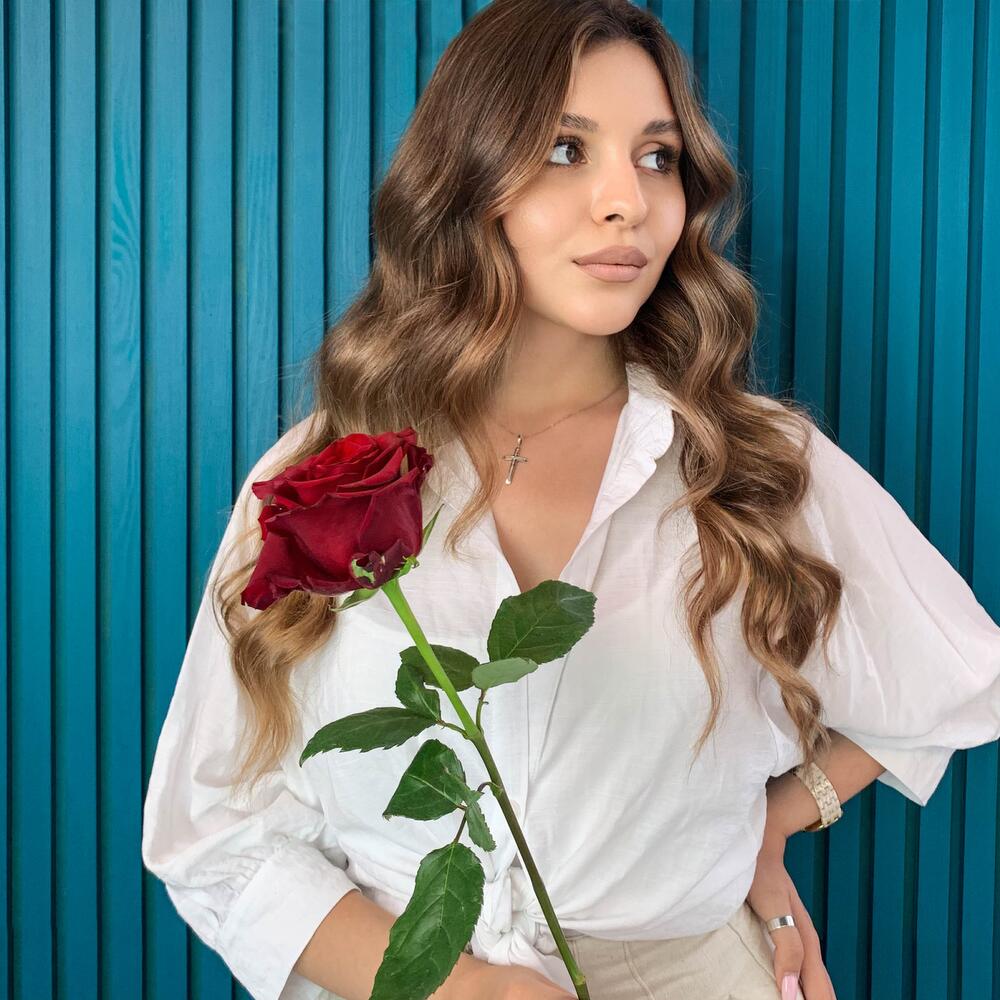 Комплимент из красной эквадорской розы – минимализм роскоши Нефтегорск Челябинская область