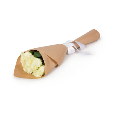 Букет из 7 белых роз в крафте