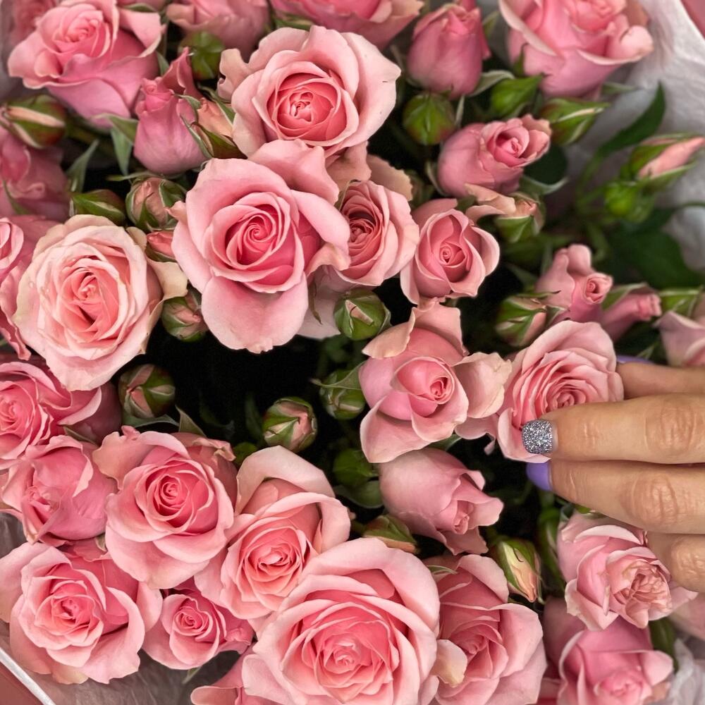 Букет из 9 розовых кустовых роз – нежность в каждом лепестке Нефтегорск Челябинская область