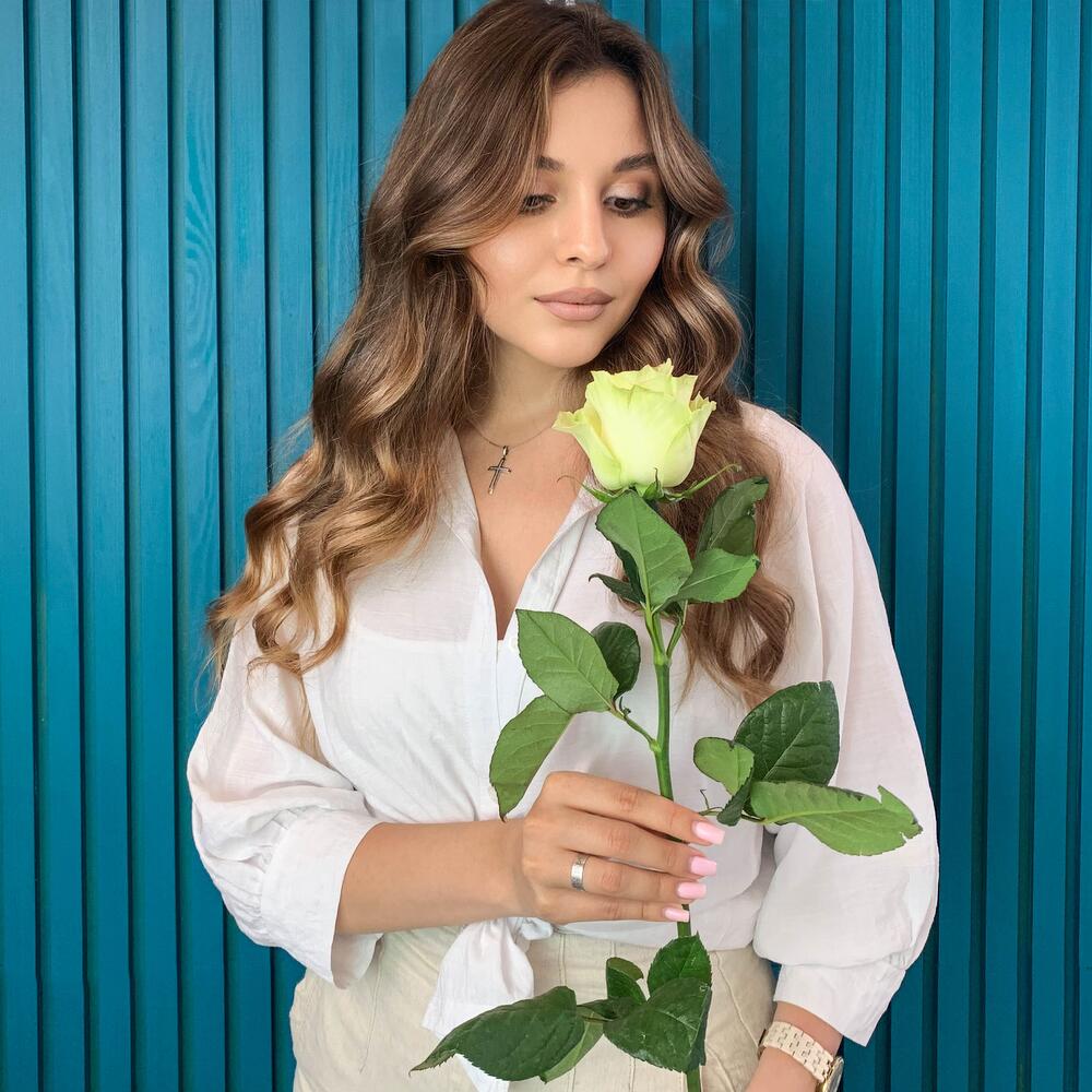 Комплимент из белой эквадорской розы – элегантность в каждом лепестке Нефтегорск Челябинская область