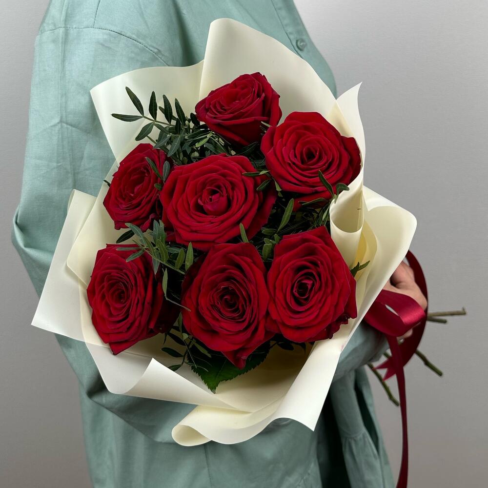 Букет «Гранатовый» из красных роз в роскошной упаковке Нефтегорск Челябинская область