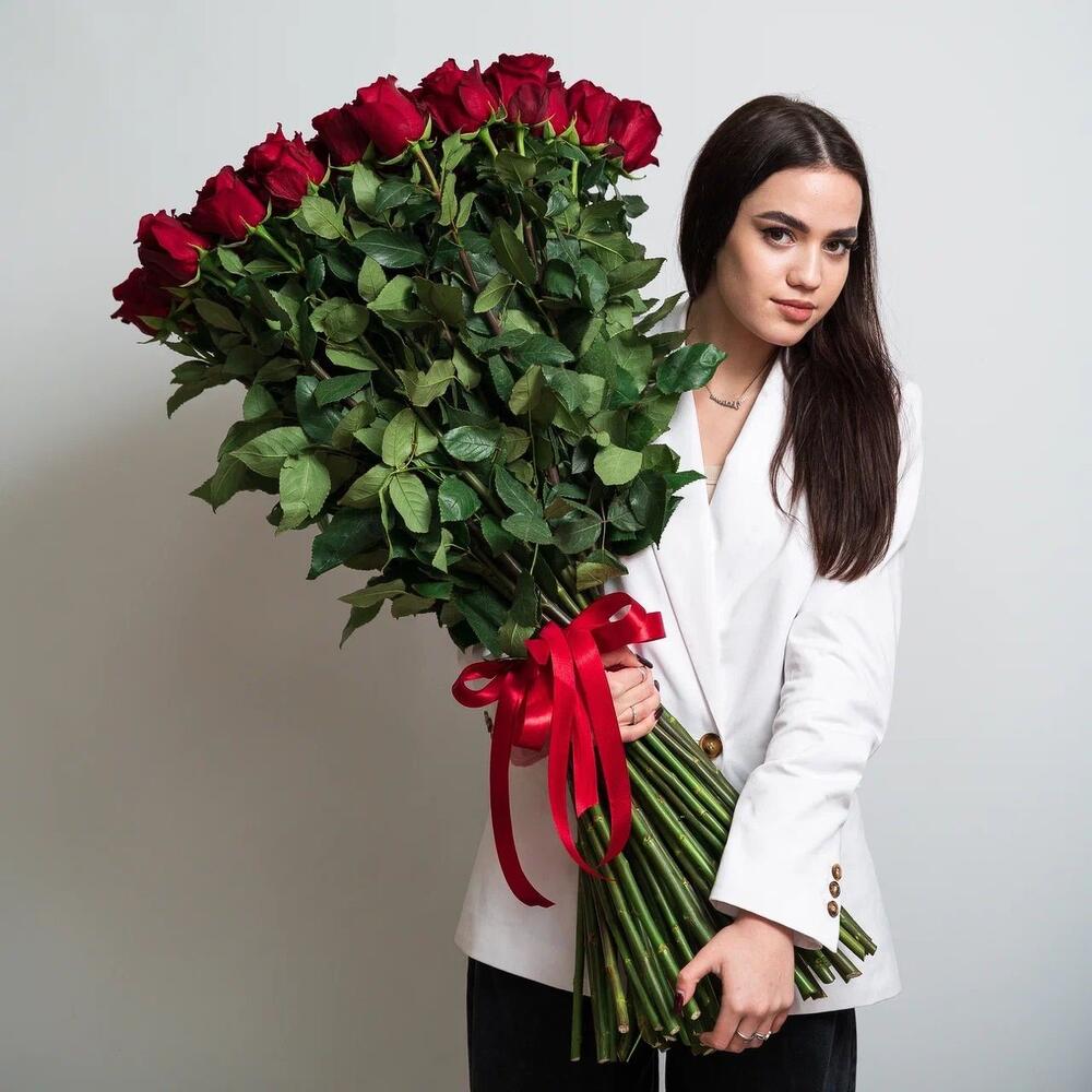 Роскошный букет из 51 красной розы – воплощение безграничной любви Нефтегорск Челябинская область