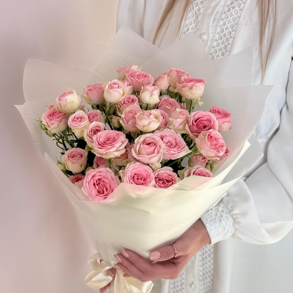 Букет «Нежный аромат» – пышные розовые кустовые розы в элегантной упаковке Нефтегорск Челябинская область