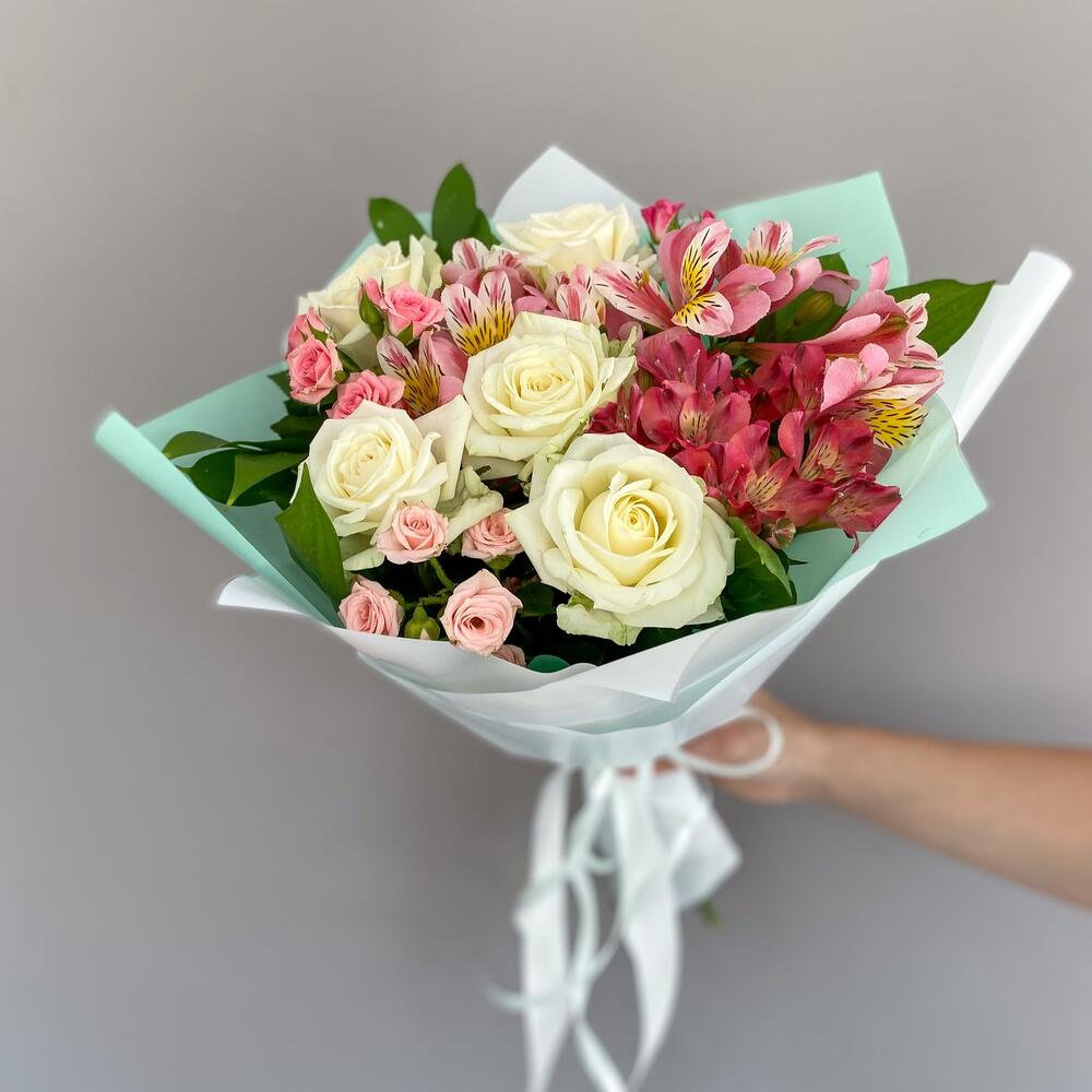 Букет «Николь» – изысканное сочетание роз, кустовых роз и альстромерий Нефтегорск Челябинская область