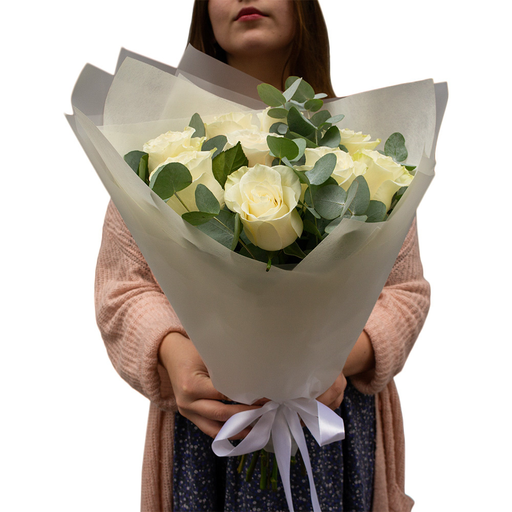 Элегантный букет из 9 белых роз с эвкалиптом – воплощение совершенства Нефтегорск Челябинская область