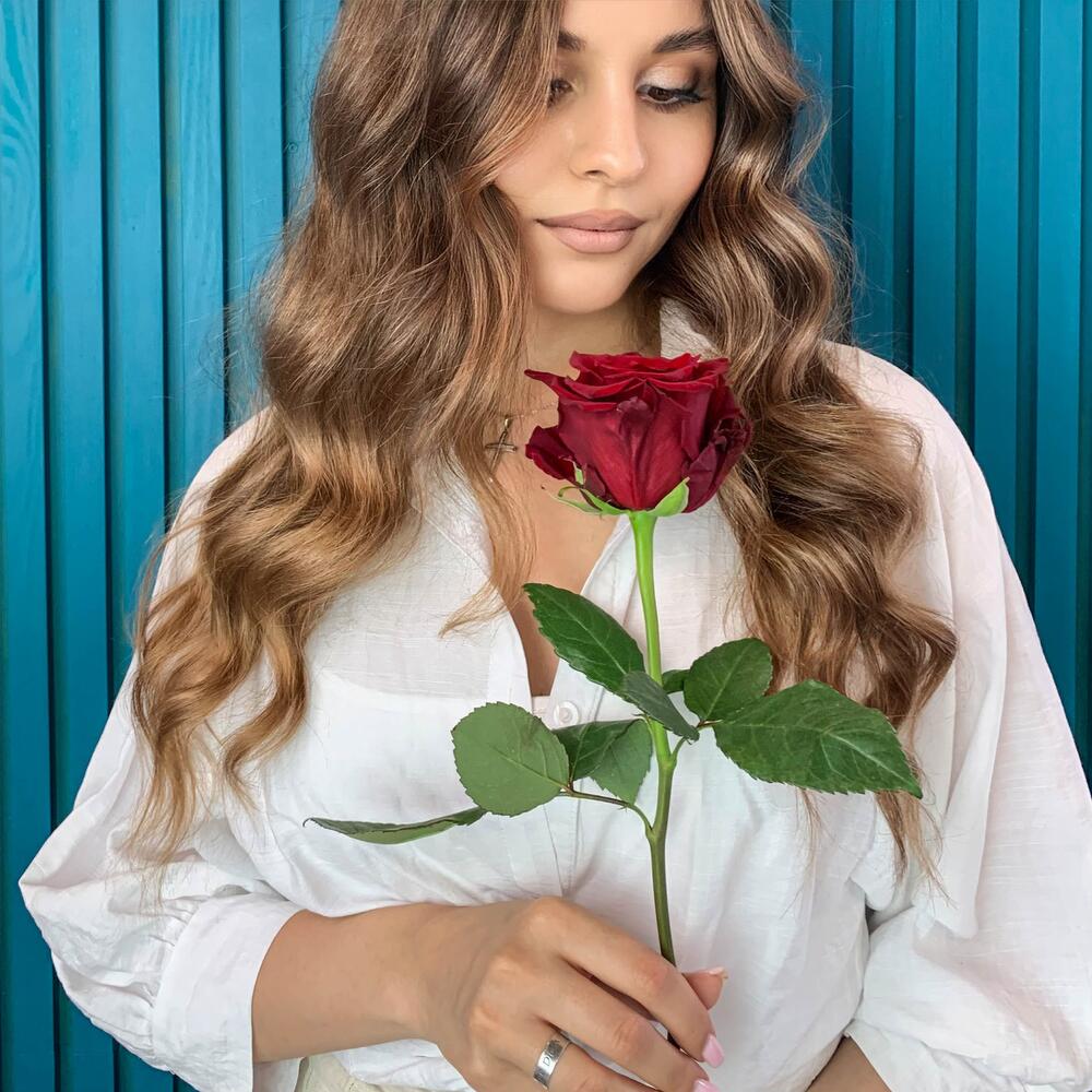 Комплимент из красной эквадорской розы – минимализм роскоши Нефтегорск Челябинская область