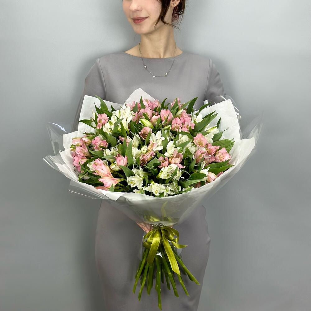 Букет «Гармония» – нежное сочетание белых и розовых альстромерий Нефтегорск Челябинская область