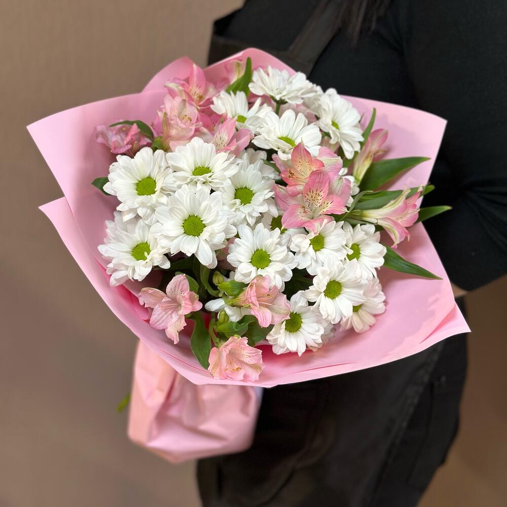 Букет «Поцелуй бабочки» нежность белых хризантем и розовых альстромерий Нефтегорск Челябинская область