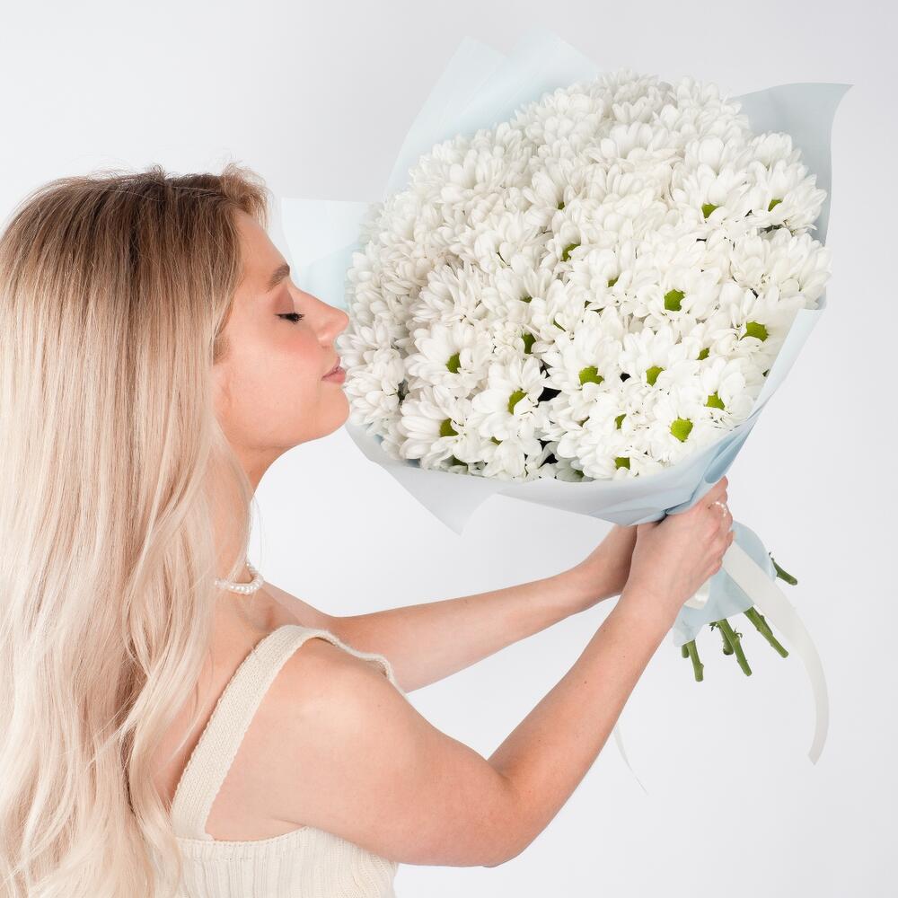 Букет «Ромашковое чудо» – летнее настроение в белых хризантемах Нефтегорск Челябинская область