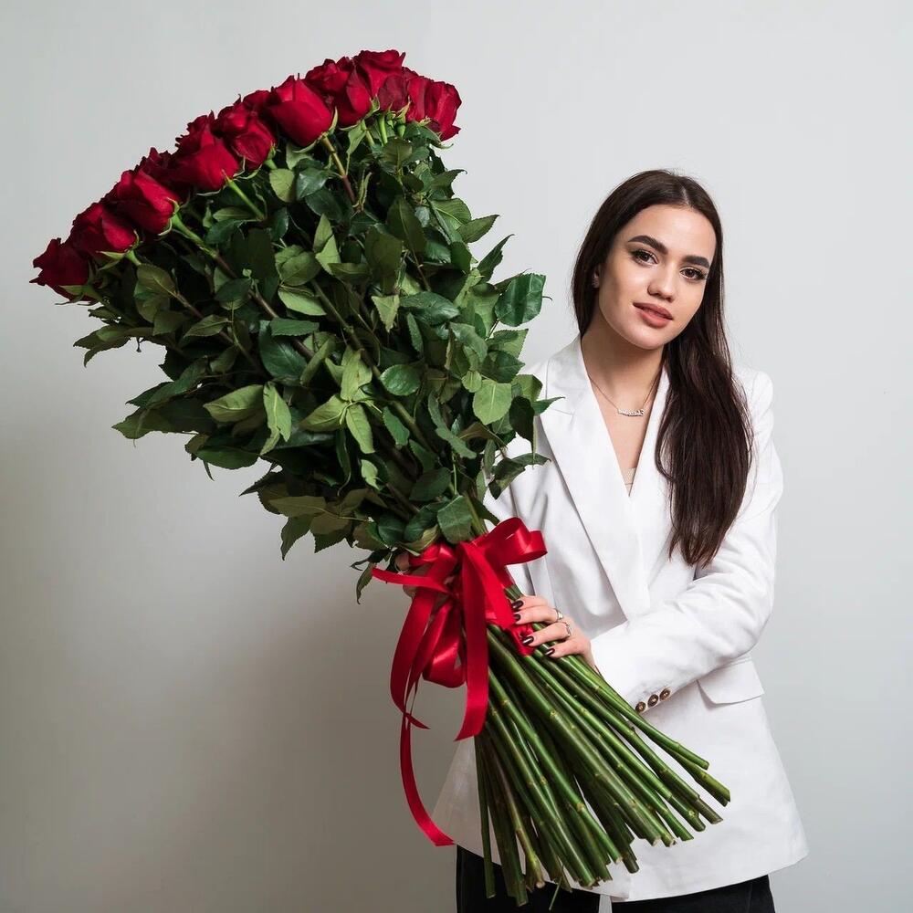 Роскошный букет из 51 красной розы – воплощение безграничной любви Нефтегорск Челябинская область