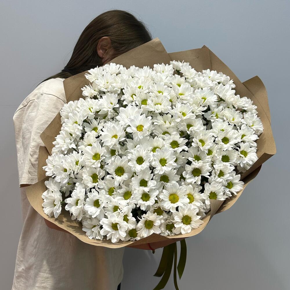 Букет «21 ромашка» – нежные белые кустовые хризантемы в натуральном стиле Нефтегорск Челябинская область