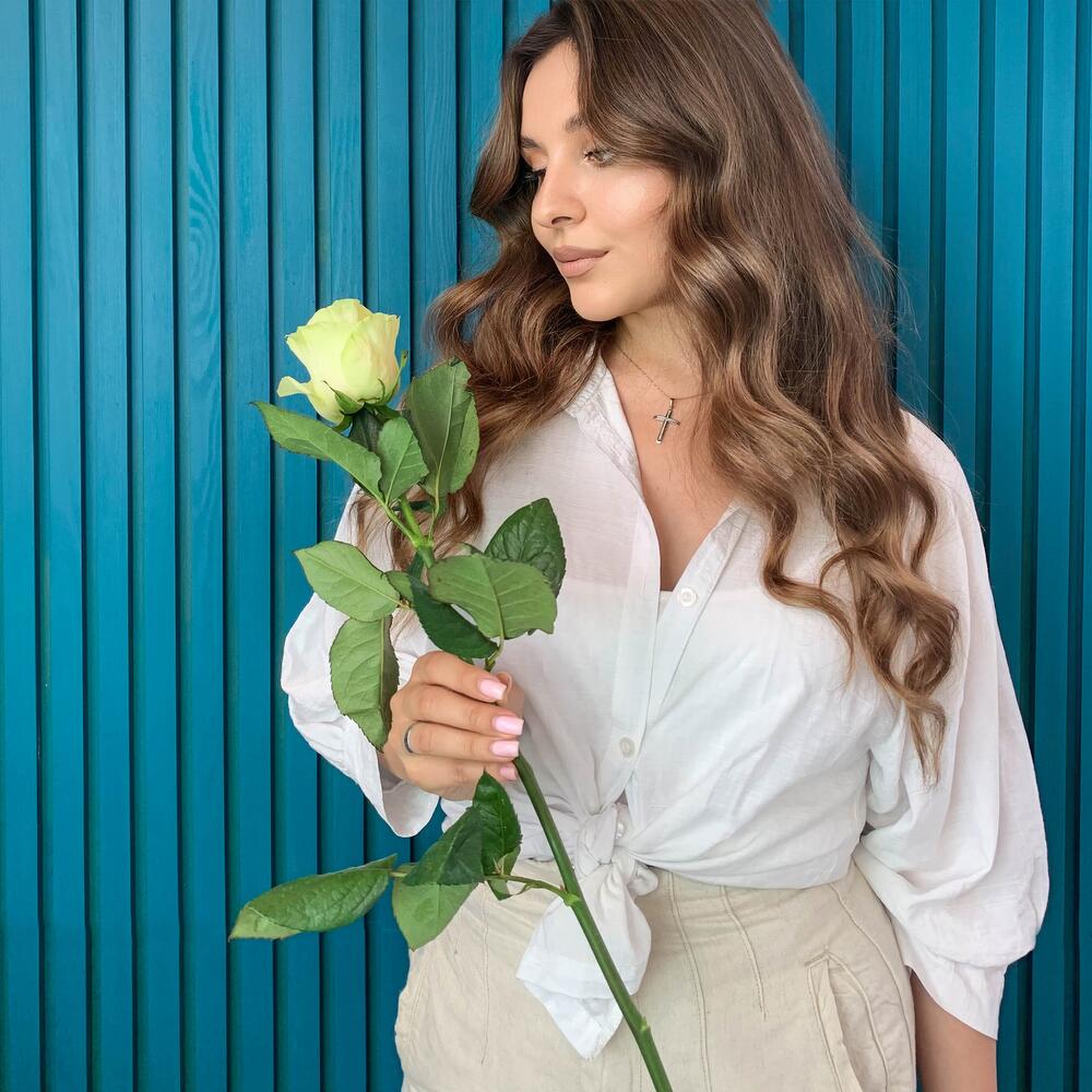 Комплимент из белой эквадорской розы – элегантность в каждом лепестке Нефтегорск Челябинская область