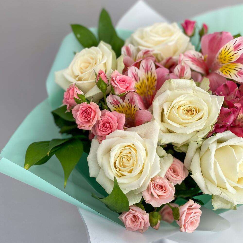 Букет «Николь» – изысканное сочетание роз, кустовых роз и альстромерий Нефтегорск Челябинская область