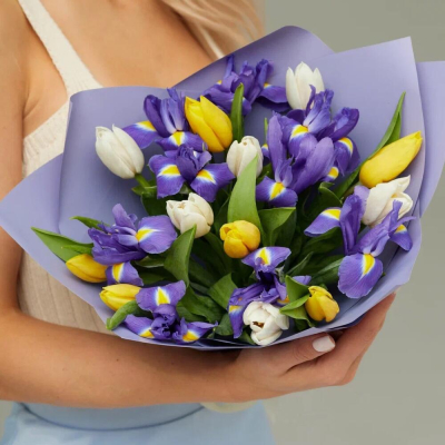 Букет из ирисов и тюльпанов «Весна» Нефтегорск Челябинская область