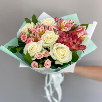 Букет «Николь» – изысканное сочетание роз, кустовых роз и альстромерий Нефтегорск Челябинская область