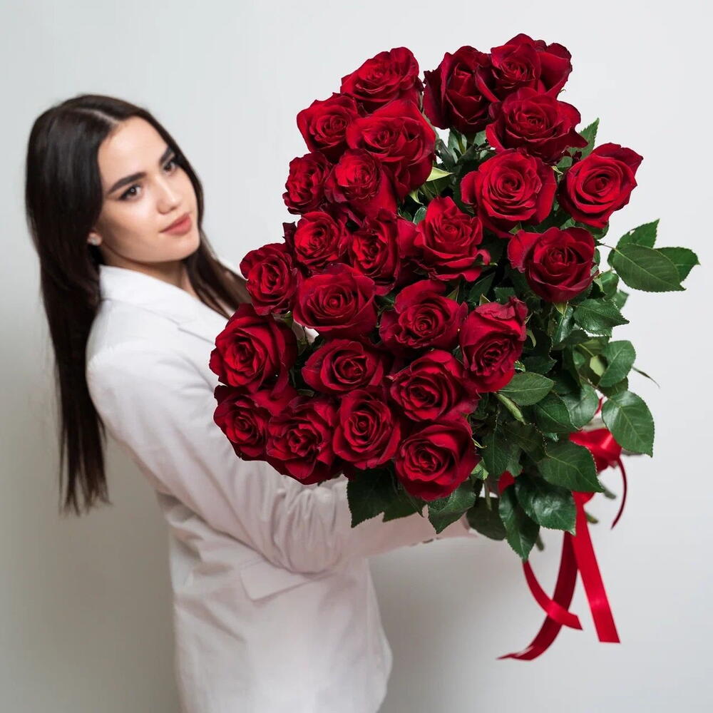 Роскошный букет «Эксплорер» – 25 красных роз для самых важных моментов Нефтегорск Челябинская область