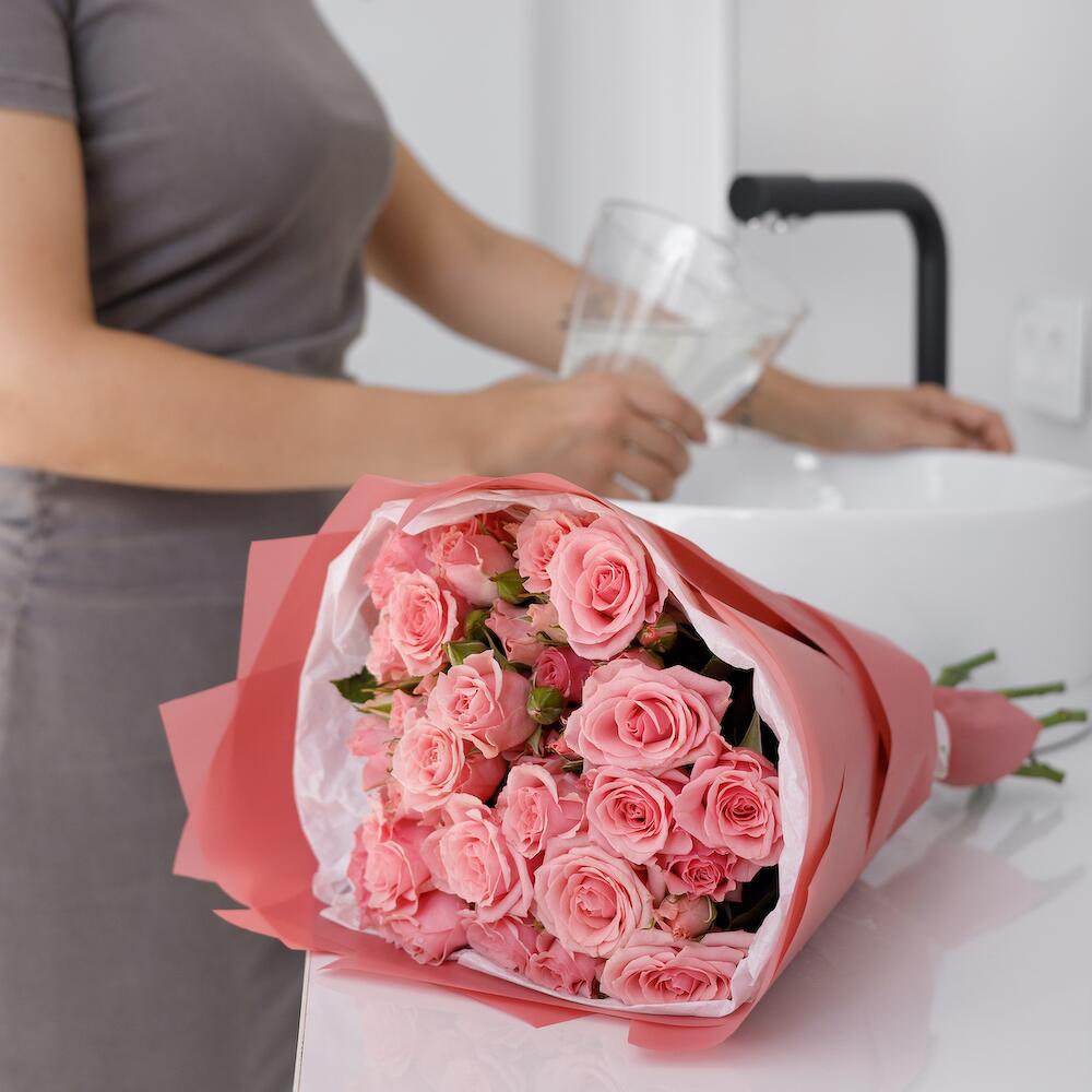 Букет из 9 розовых кустовых роз – нежность в каждом лепестке Нефтегорск Челябинская область