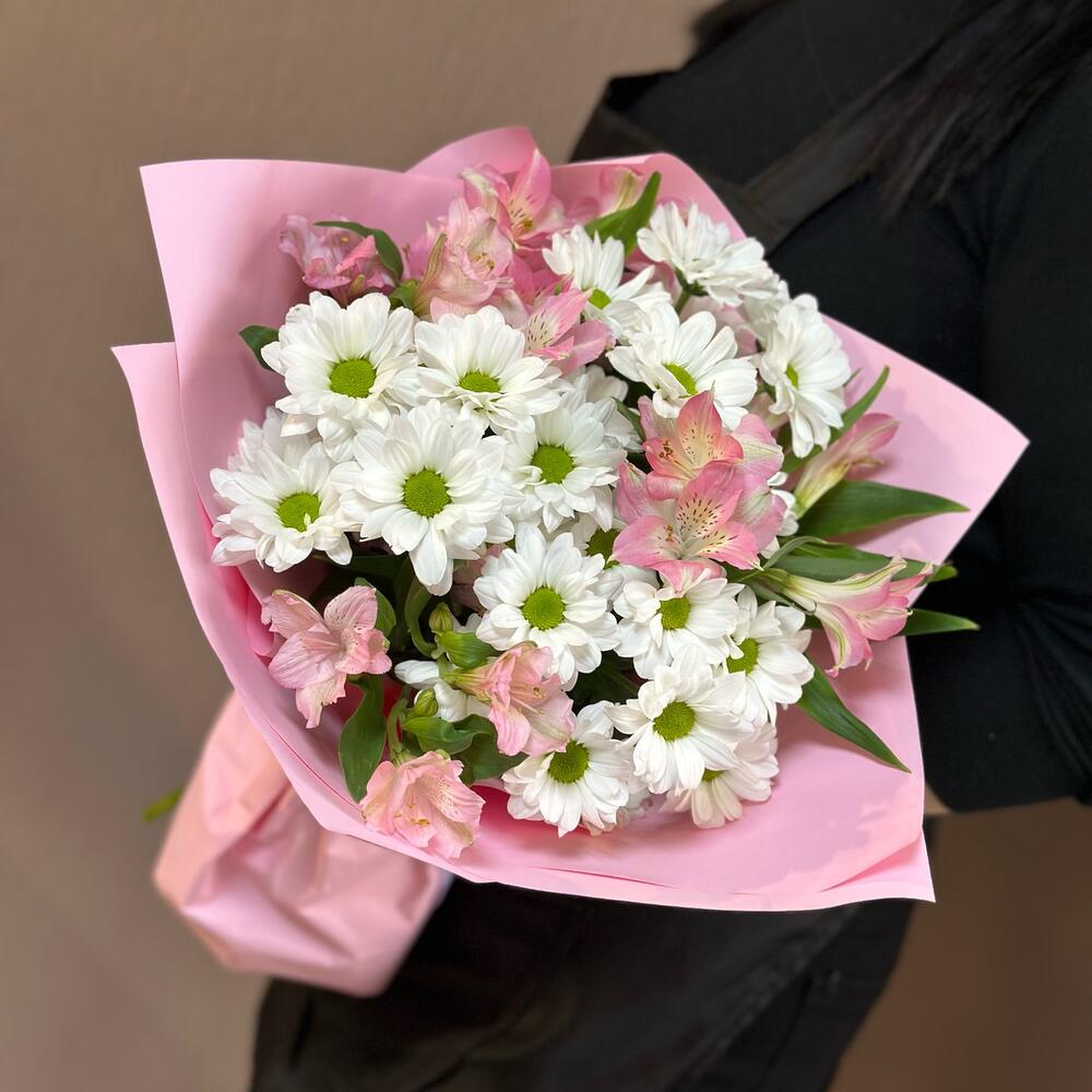 Букет «Поцелуй бабочки» нежность белых хризантем и розовых альстромерий Нефтегорск Челябинская область