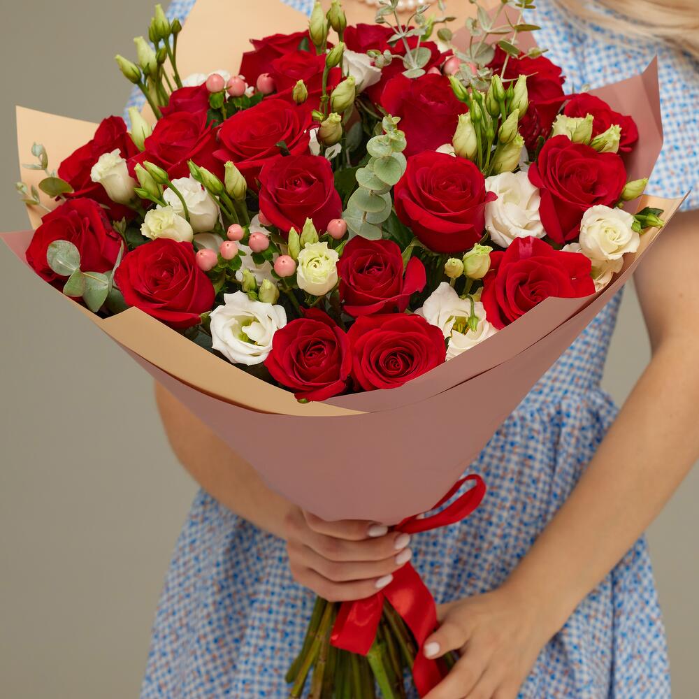 Роскошный букет для любимой женщины – 21 эквадорская роза и эустома Нефтегорск Челябинская область