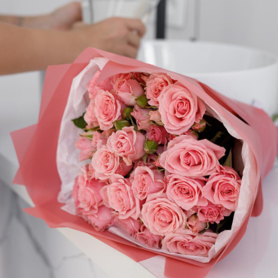 Букет из 9 розовых кустовых роз – нежность в каждом лепестке Нефтегорск Челябинская область