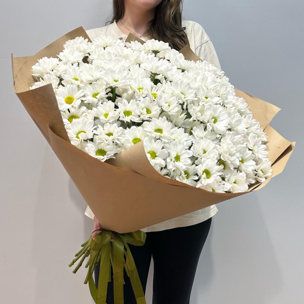 Букет «21 ромашка» – нежные белые кустовые хризантемы в натуральном стиле Нефтегорск Челябинская область