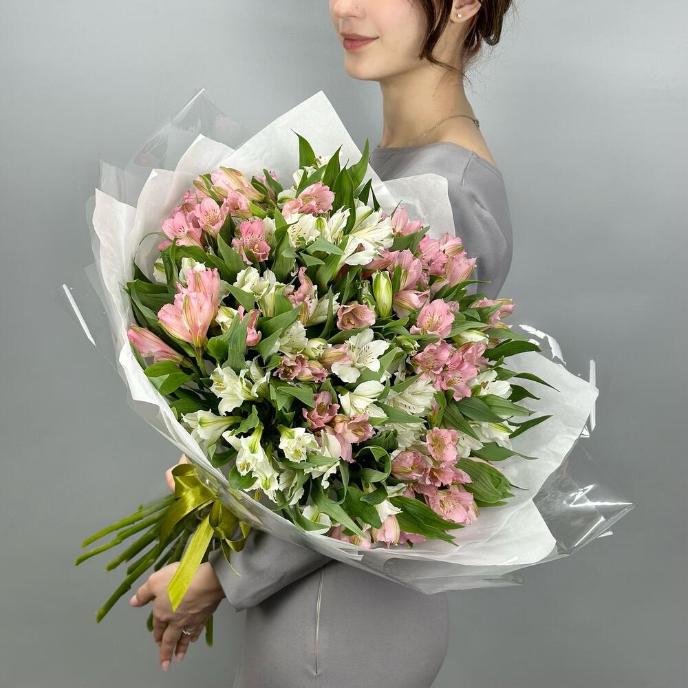 Букет «Гармония» – нежное сочетание белых и розовых альстромерий Нефтегорск Челябинская область