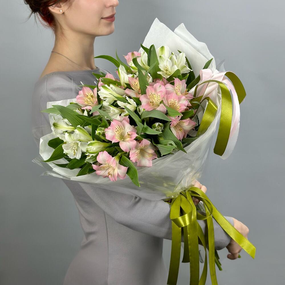 Букет «Нежность» – трогательное сочетание белых и розовых альстромерий Нефтегорск Челябинская область