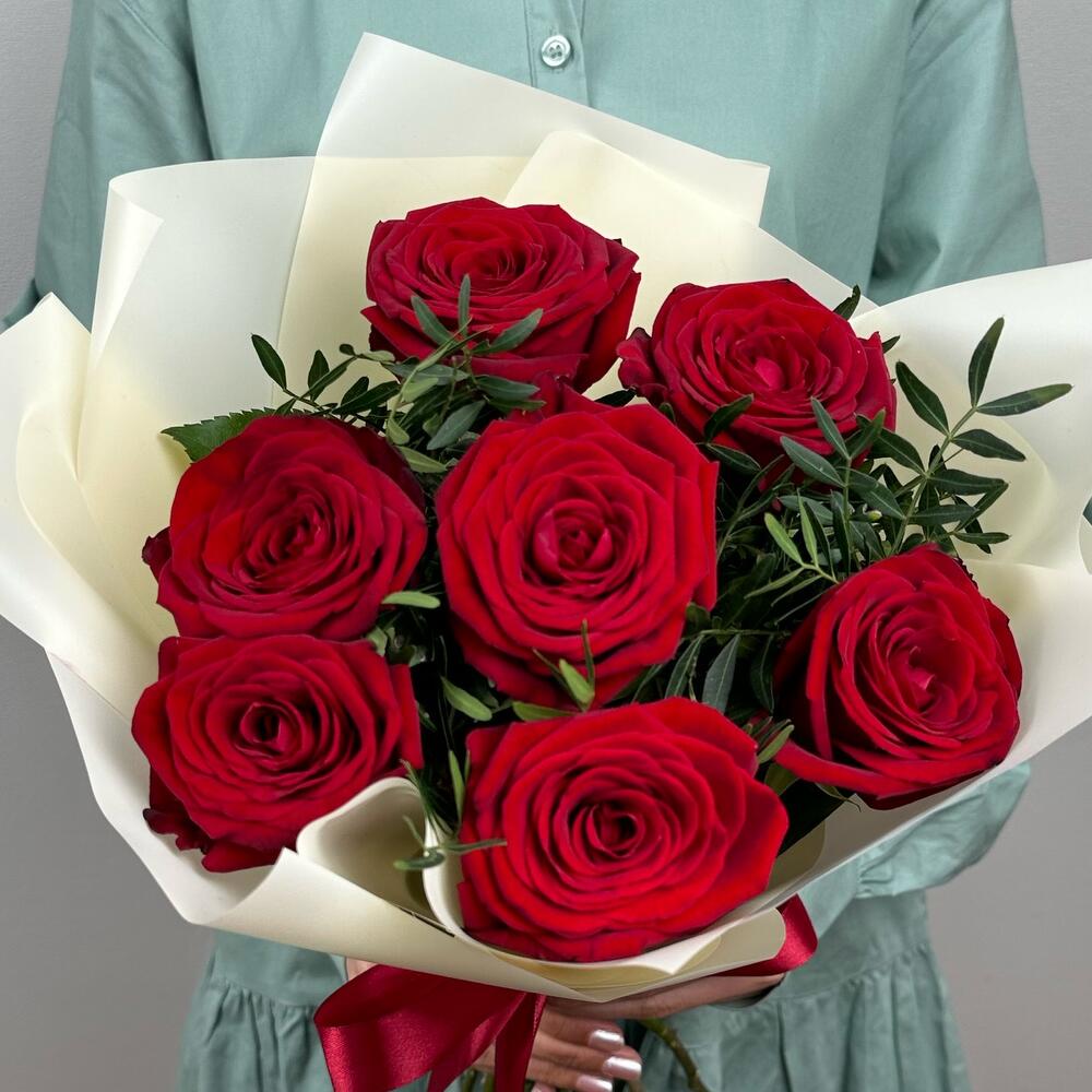 Букет «Гранатовый» из красных роз в роскошной упаковке Нефтегорск Челябинская область