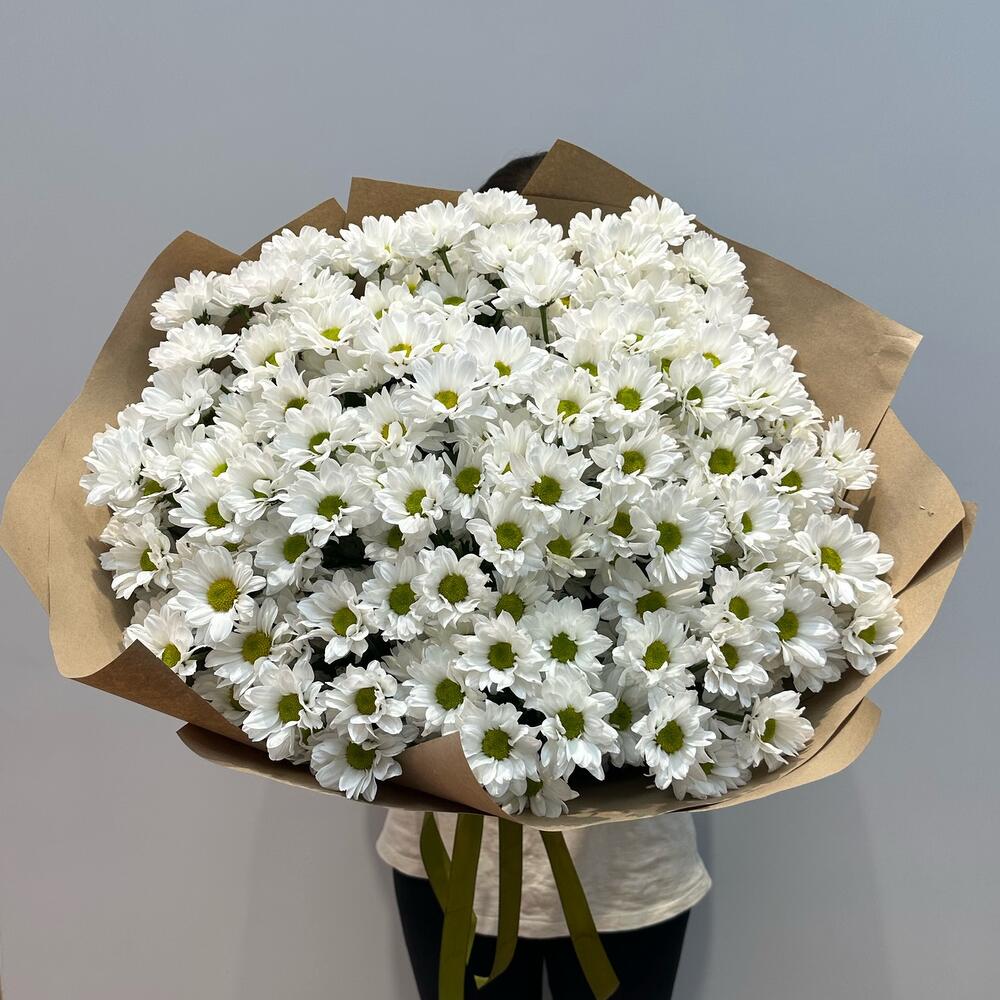 Букет «21 ромашка» – нежные белые кустовые хризантемы в натуральном стиле Нефтегорск Челябинская область
