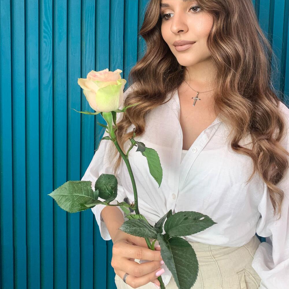Комплимент из розовой эквадорской розы – минимализм роскоши Нефтегорск Челябинская область