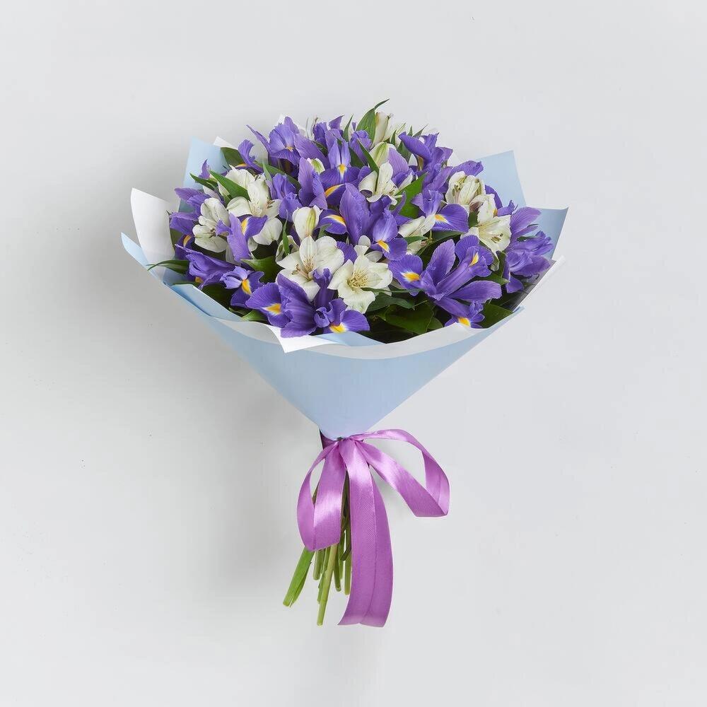 Букет «Вечернее дыхание»  – загадочная гармония синих ирисов и белых альстромерий Нефтегорск Челябинская область