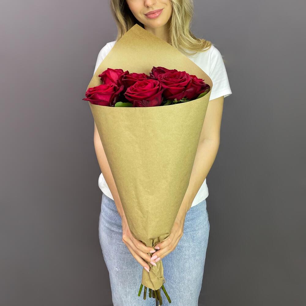 Букет из 7 красных роз в крафте – страсть в стильной упаковке Нефтегорск Челябинская область