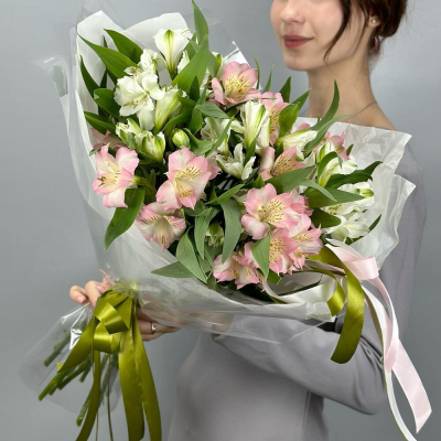 Букет «Нежность» – трогательное сочетание белых и розовых альстромерий Нефтегорск Челябинская область