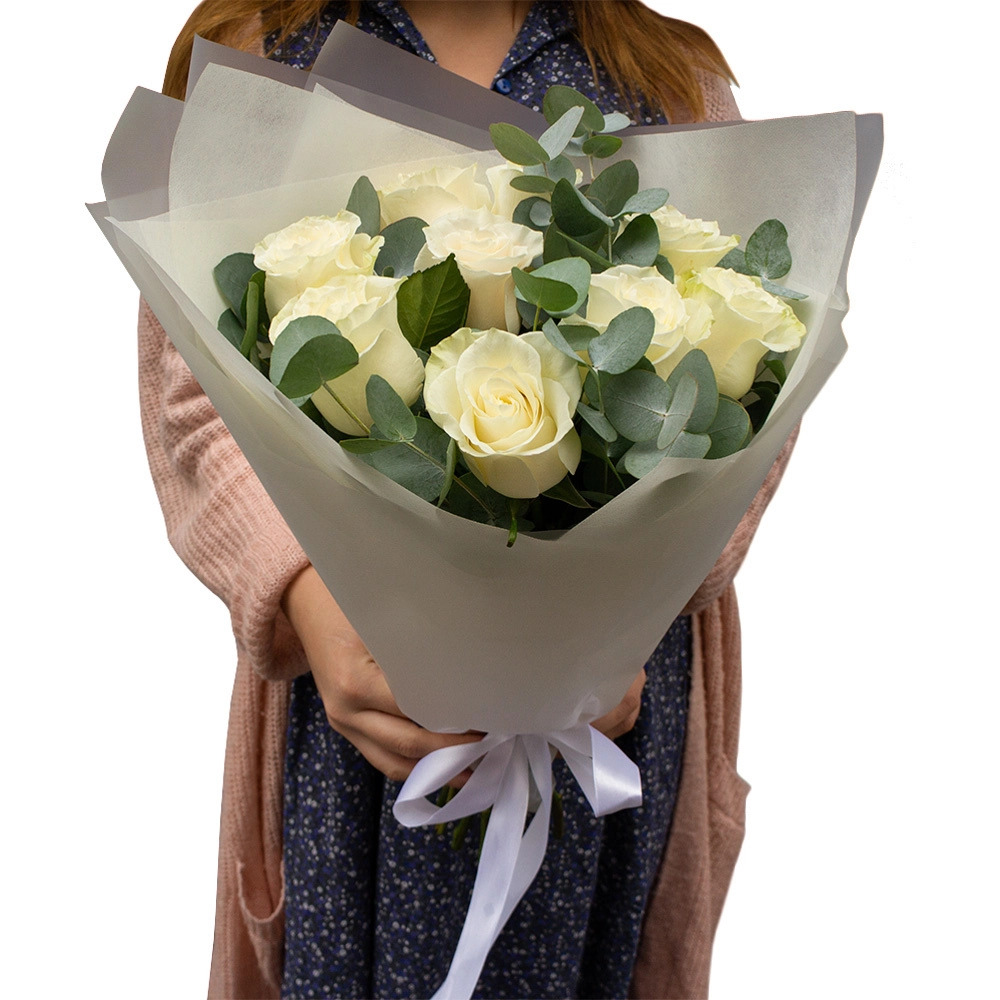 Элегантный букет из 9 белых роз с эвкалиптом – воплощение совершенства Нефтегорск Челябинская область